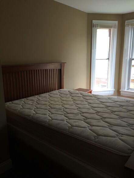 Building Photo - 710 W 3rd St