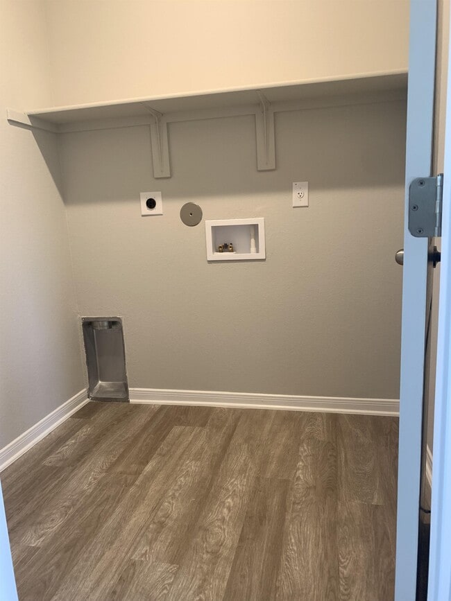 Building Photo - 1353 Aurora Grv Bnd