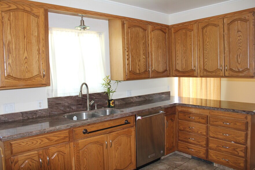 Building Photo - 1943 S Davis Blvd