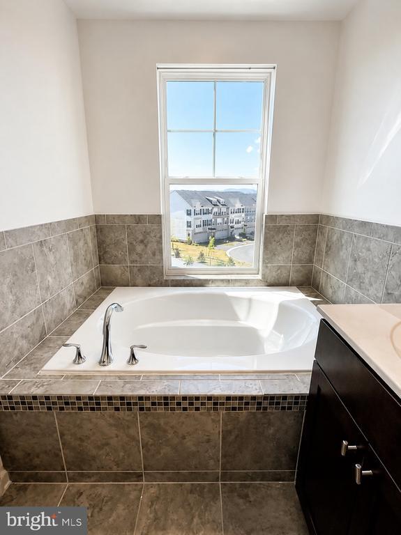 Building Photo - 5845 Bella Marie Wy