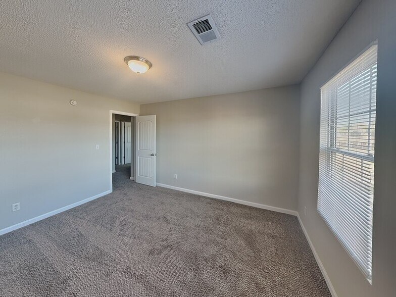 Building Photo - 10007 Branley Oak Dr