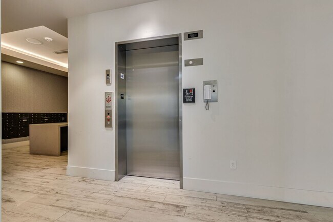 Building Photo - Stunning 2 bedroom with a Den at Edison Midtown!!!  Available June 1st!!!  Like living at a Resor...