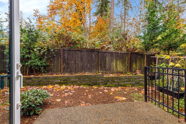 Building Photo - Sammamish 2 Bedroom 2.5 Bath Townhouse wit...