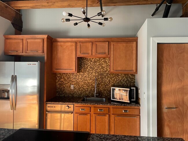 In-unit washer & dryer in the closet - 6533 E Jefferson Ave