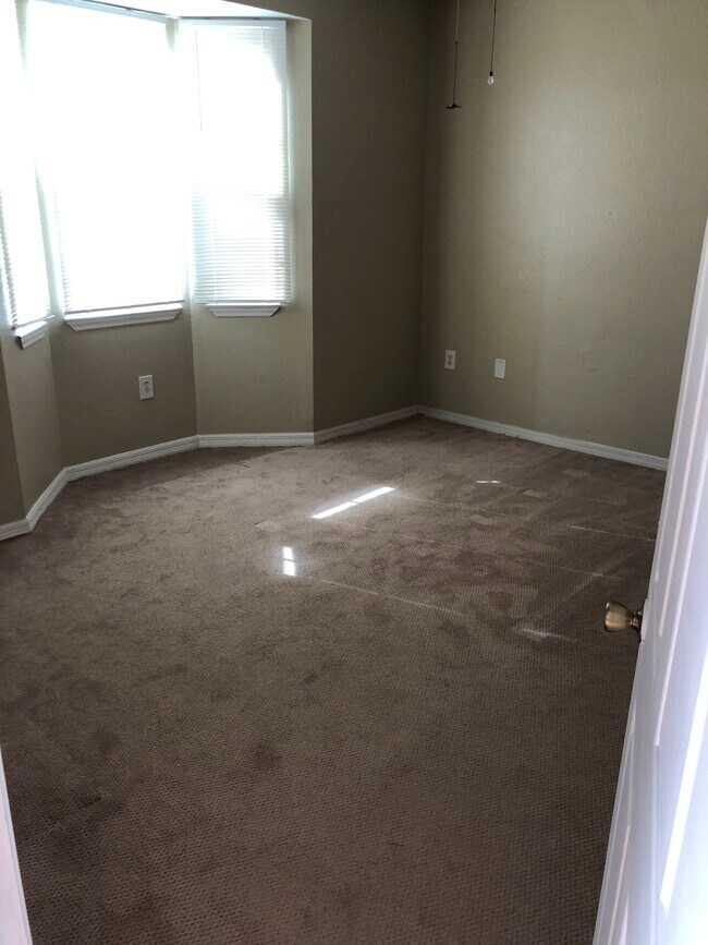 Building Photo - 3468 Soho St