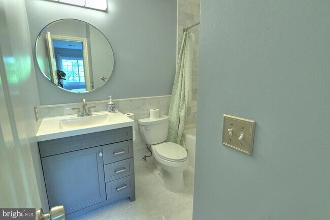 Building Photo - 5704 Chapman Mill Dr