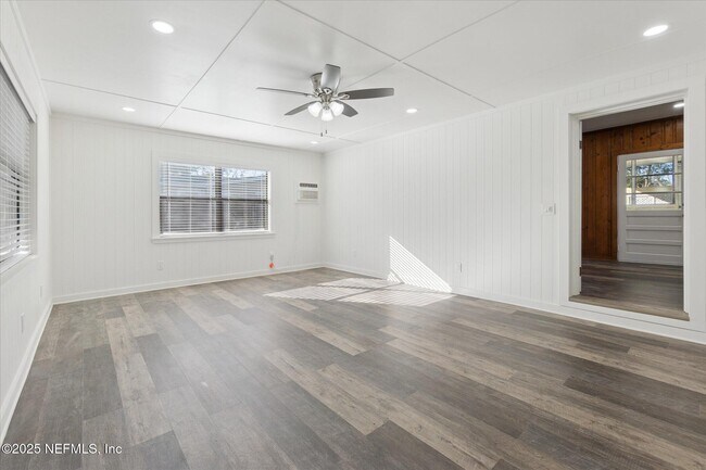 Building Photo - 863 Westgate Dr