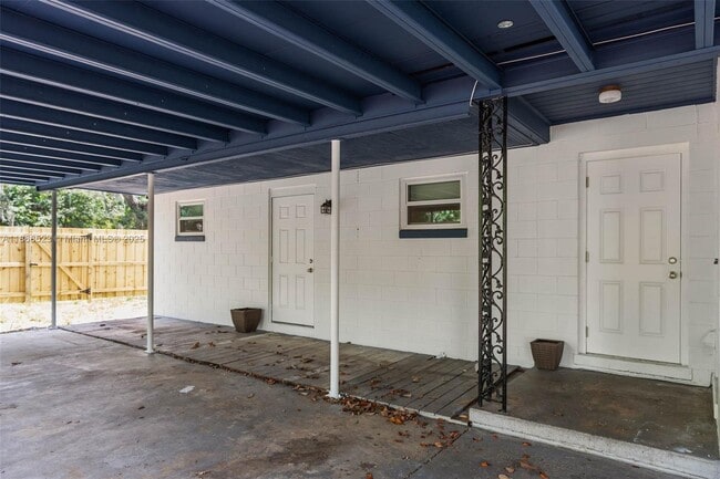Building Photo - 4255 Wee St
