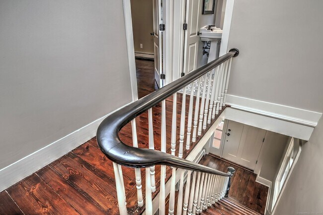 Building Photo - 1591 Huntington Turnpike