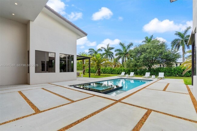 Building Photo - 14930 SW 16 Ct