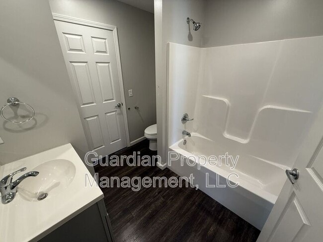 Building Photo - 1800 Sun Valley Rd