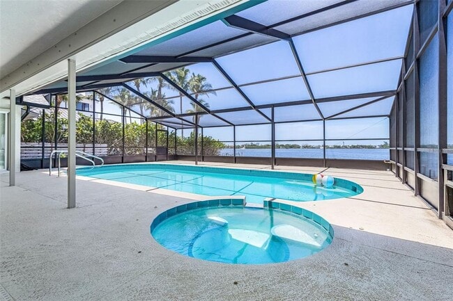 Building Photo - 716 Sarabay Rd