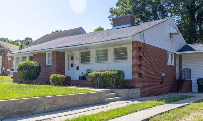 Building Photo - 208 Lewis St