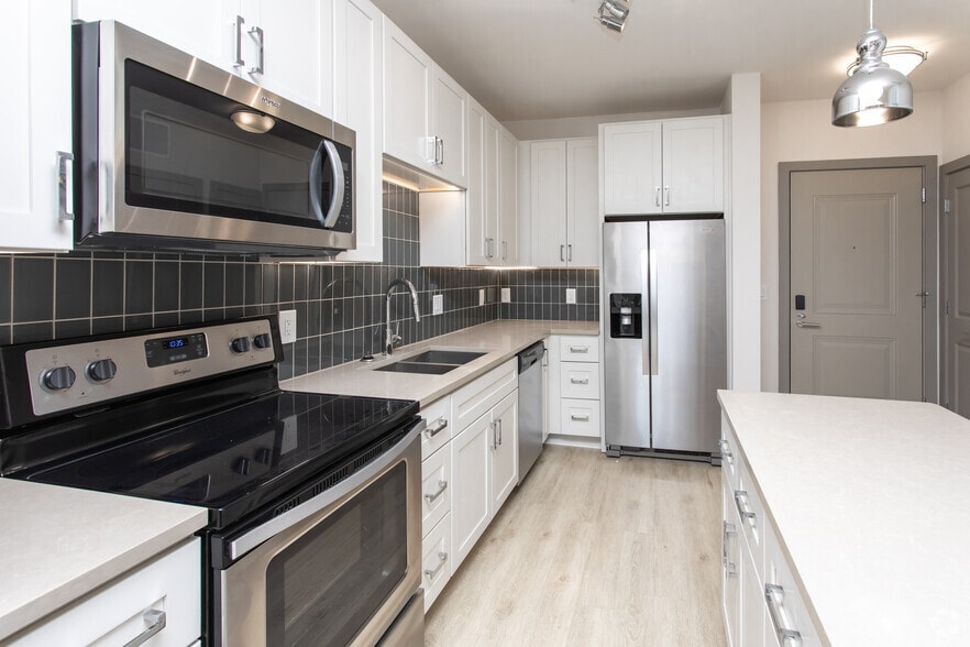1BR, 1BA - 620SF - Connect Decatur
