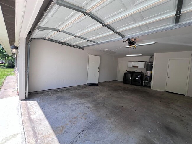 Building Photo - 9602 Fairdale Ln