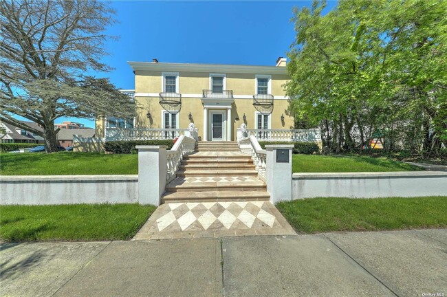 Primary Photo - 159 Magnolia Blvd