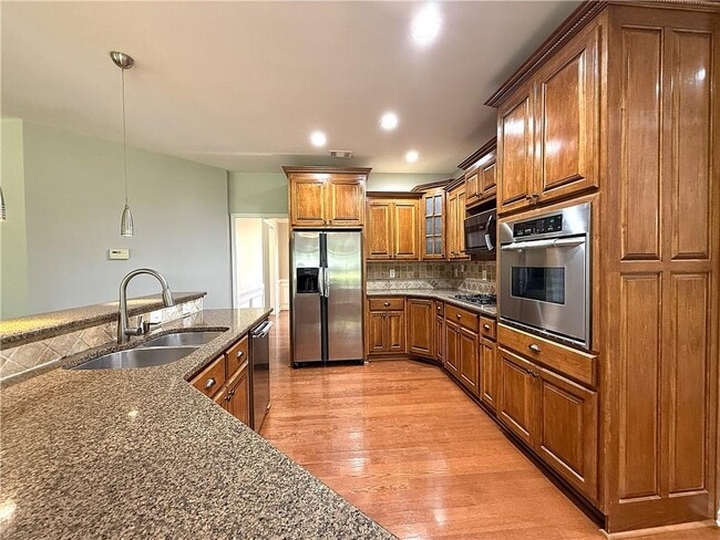 Building Photo - 1310 Rosewood Dr