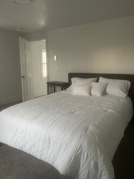 Unit 3 Bedroom - 1061 Maplewood Ave