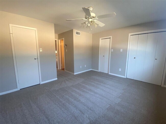 Building Photo - 12905 Woodforest Blvd