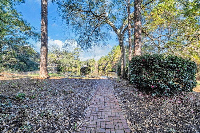 Building Photo - 1524 Glenlake Cir