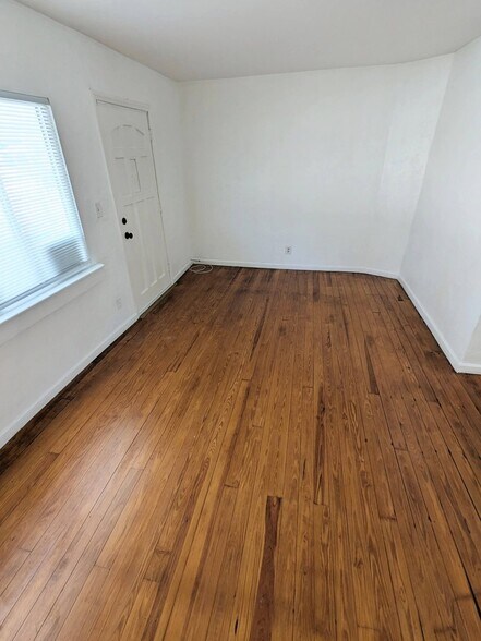 Building Photo - 209 10th St