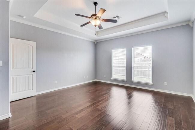 Building Photo - 5834 Aava Dr
