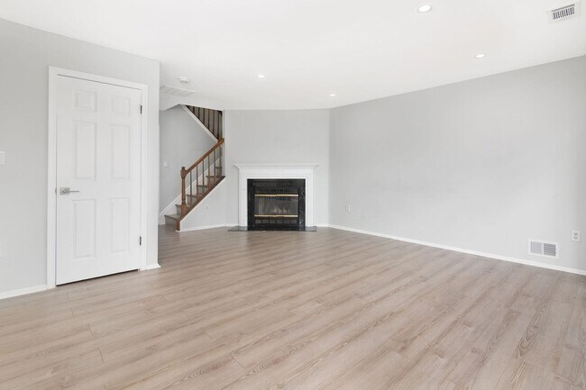 Building Photo - 27 Cottonwood St