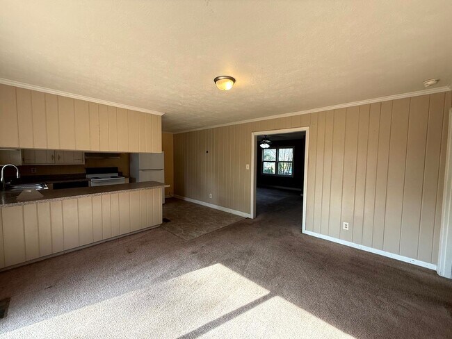 Building Photo - 2109 Lombardy Dr