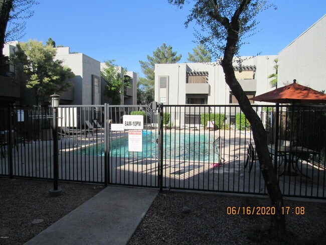 Building Photo - 8020 E Thomas Rd