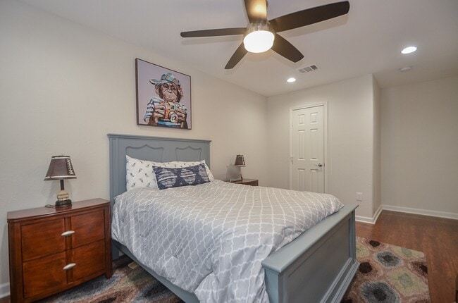 Building Photo - 10264 Briar Forest Dr