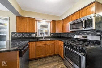 Building Photo - Located in Chicago’s desirable Mount Greenwood neighborhood