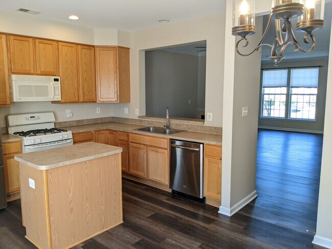 Building Photo - Updated condo in Ballenger Creek available in June!