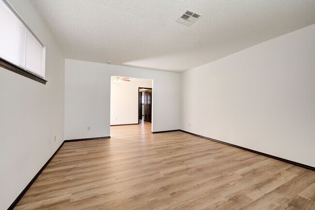 Building Photo - 924 SW 97th St