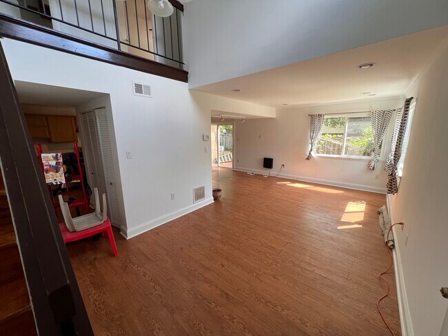 Building Photo - 7551 Woodbine Dr