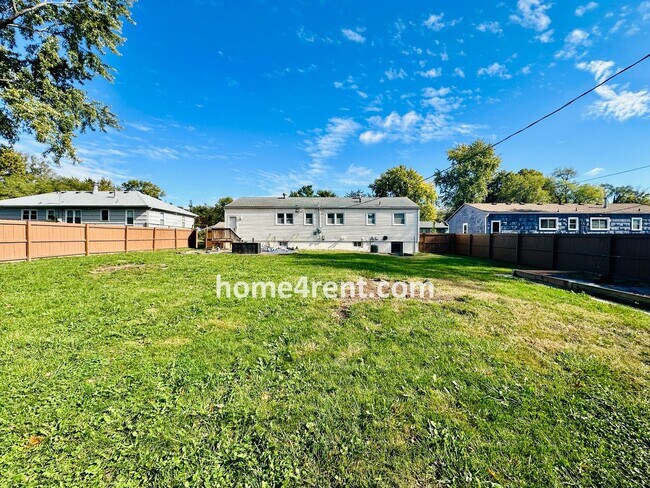 Building Photo - Beautifully Updated Home in Prime Overland...