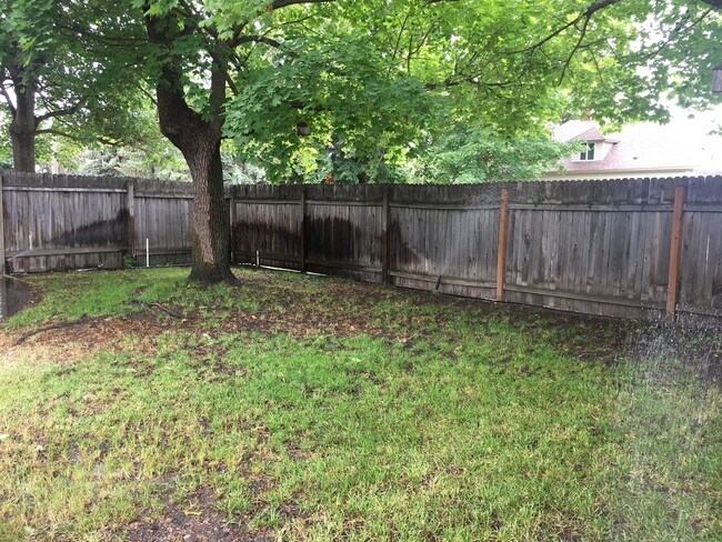 Building Photo - Northwest Gem: Spacious 4 Bedroom, 2 Bath Bungalow