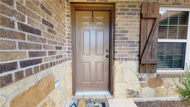 Building Photo - 412 Deacon Dr