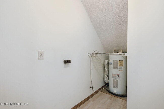 Building Photo - 1138 Fromage Cir W