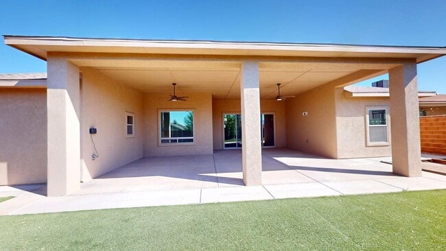 Building Photo - 490 Montecito Dr