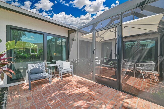 Building Photo - 6386 Royal Woods Dr