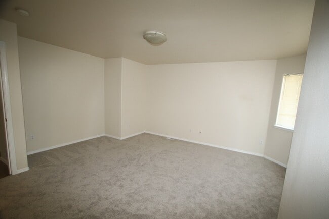 Building Photo - 3 Bedroom Eagle River Townhouse!
