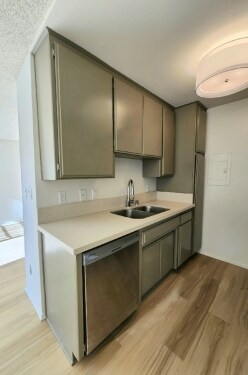 Interior Photo - 3750 Kelton Ave