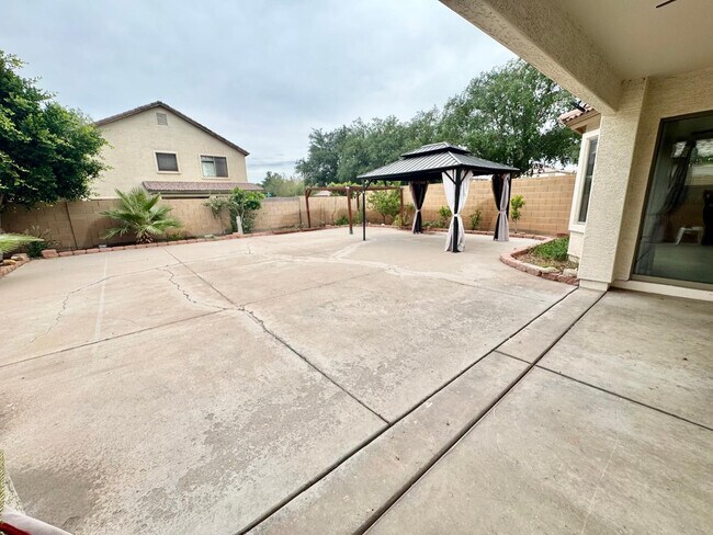 Building Photo - 10502 W Edgemont Dr