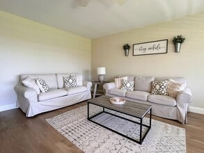 Building Photo - 620 Horizon W