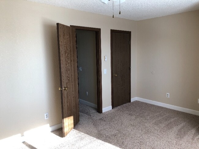 Building Photo - 622 Oakmont Rd