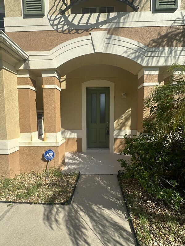 Building Photo - 2412 Country Pond Ct