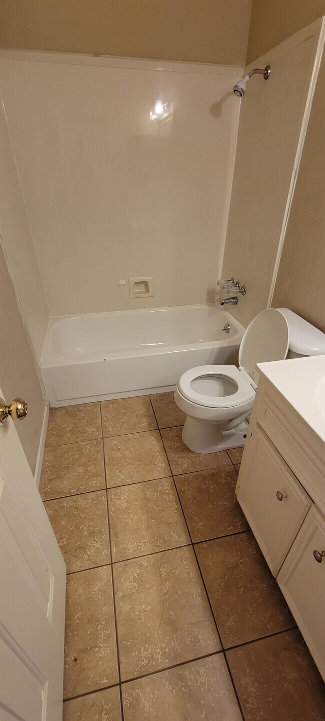 Building Photo - 22 River Run Dr