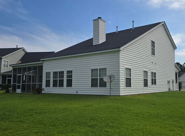 Building Photo - 4Br 2.5Ba in Grand Oaks with Pool Access!