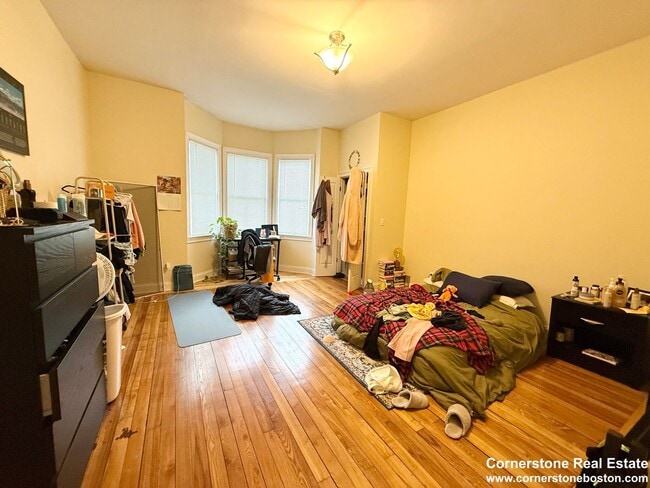 Building Photo - Nice and Spacious 2BR in Fort Hill!
