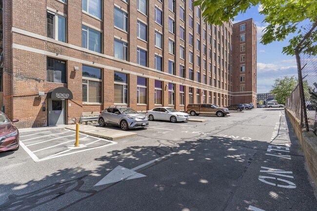 Building Photo - 146 Court St
